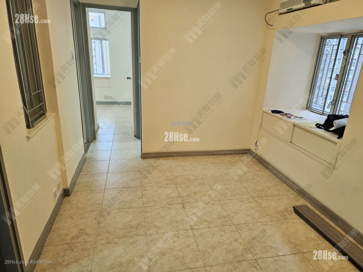 Greenfield Garden Sell 2 Bedrooms , 1 Bathroom 366 ft² ( 34.0 m² )