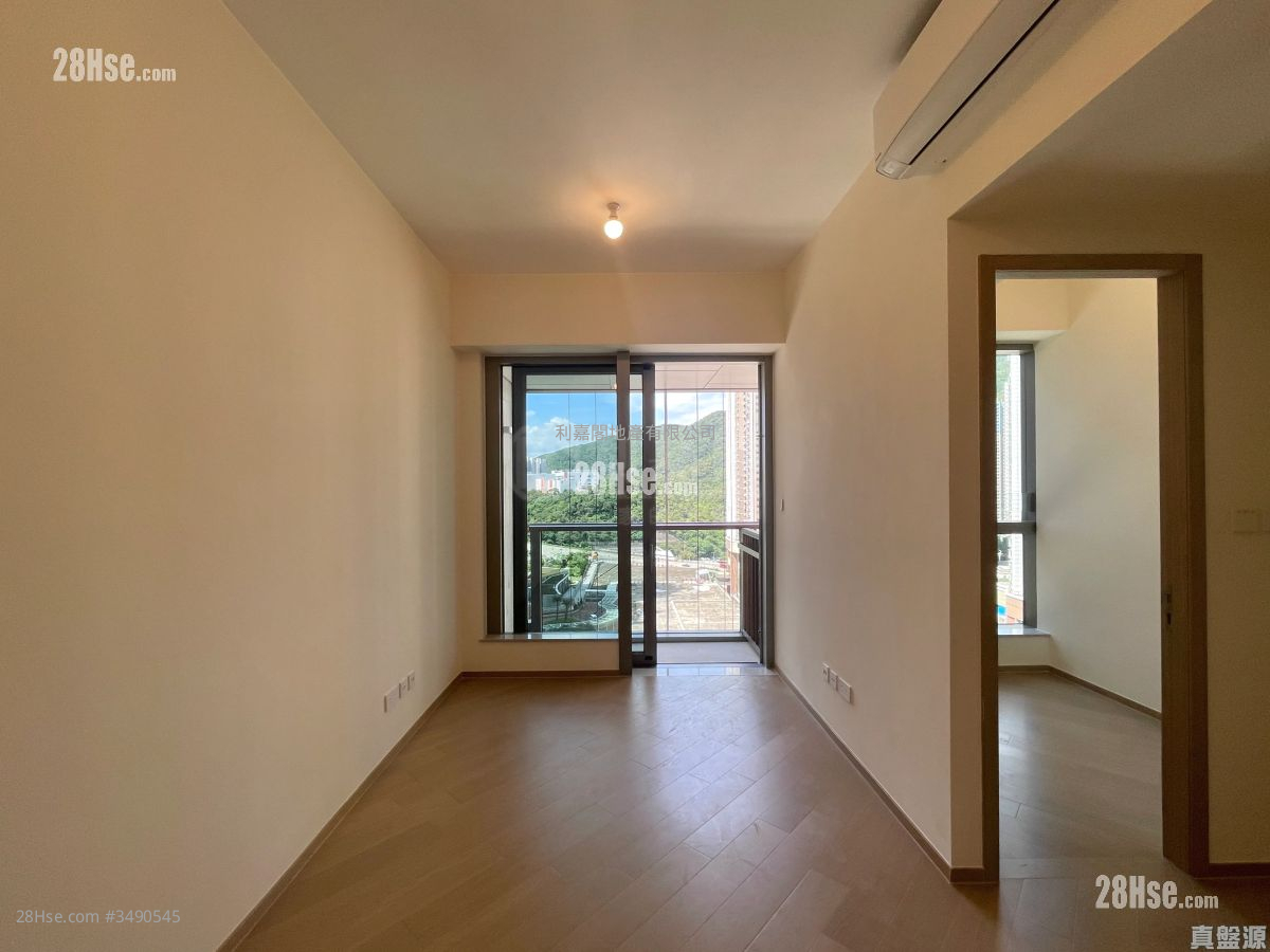 Villa Garda Ii Rental 2 Bedrooms , 1 Bathroom 453 ft² ( 42.1 m² )