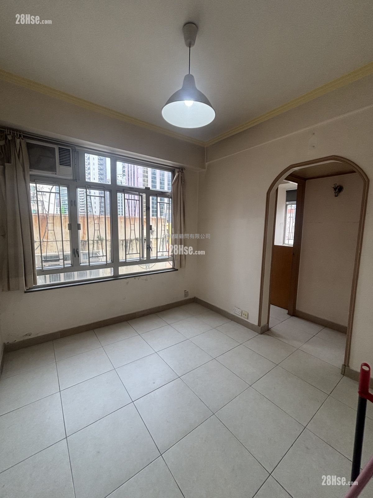 Kam Kwan Building Sell 313 ft² ( 29.1 m² )