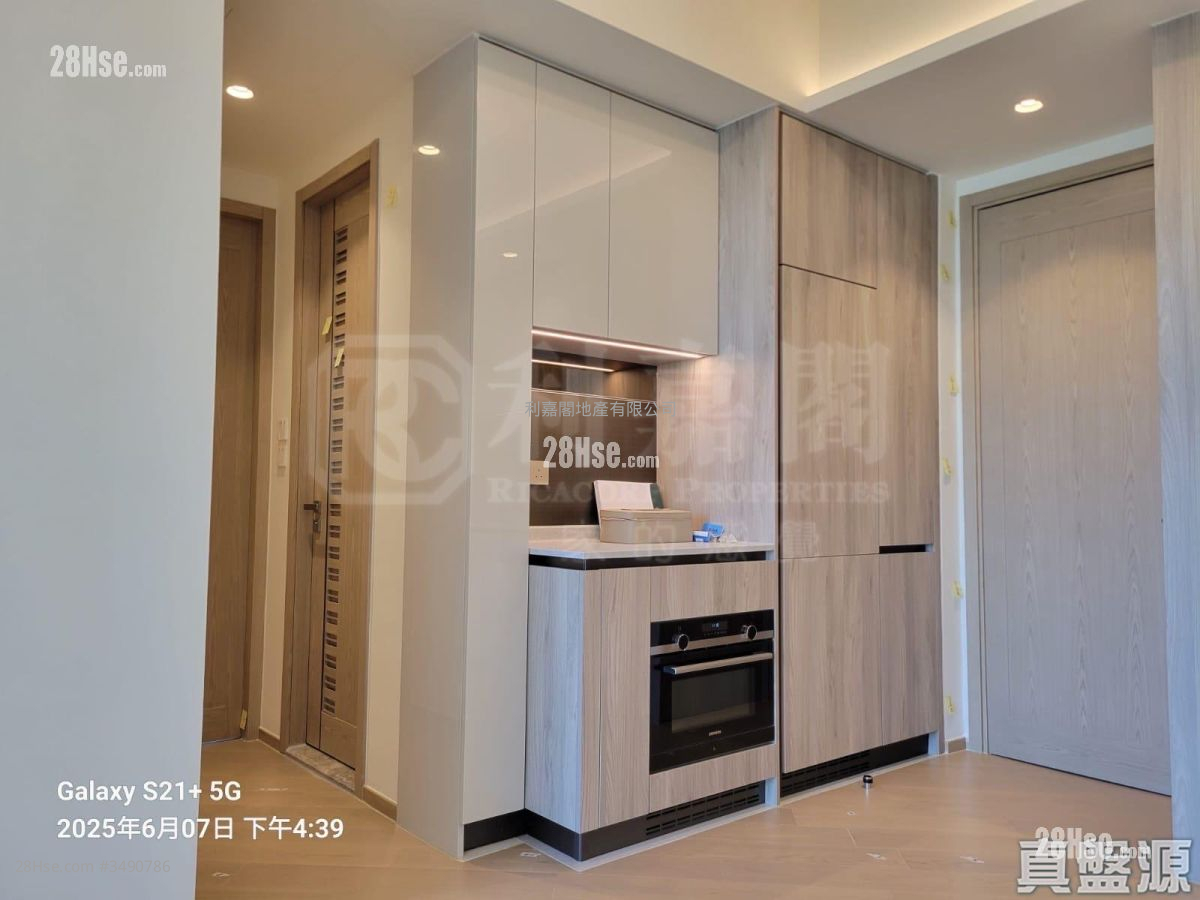 Villa Garda Ii Rental 2 Bedrooms , 1 Bathroom 453 ft² ( 42.1 m² )