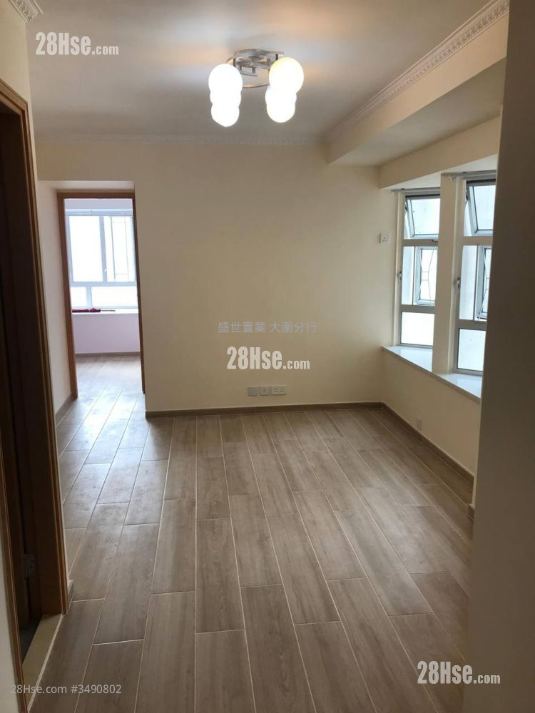 Hilton Plaza Sell 2 Bedrooms , 1 Bathroom 412 ft² ( 38.3 m² )