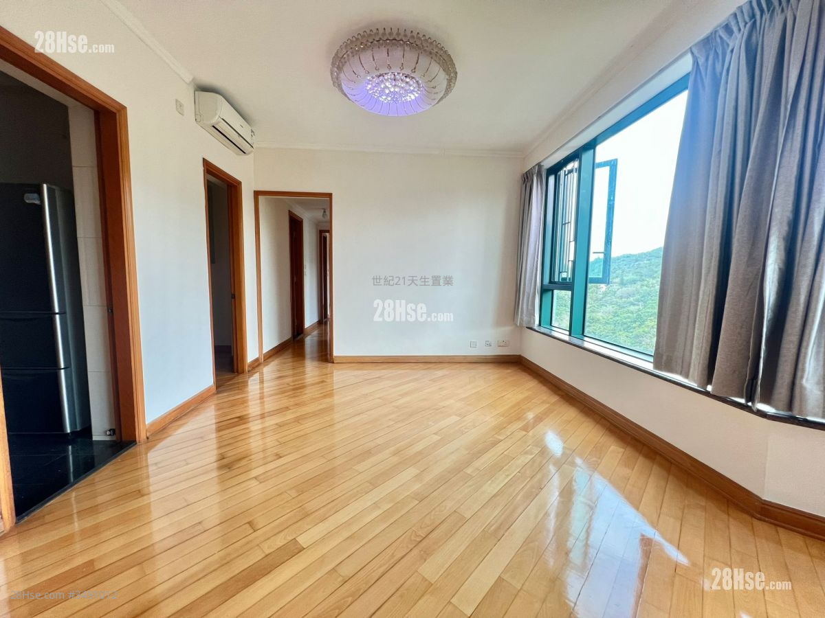 Palatial Coast Rental 4 Bedrooms , 2 Bathrooms 880 ft² ( 81.8 m² )