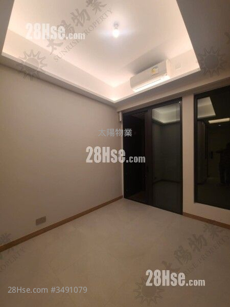 Baker Circle Euston Sell 212 ft² ( 19.7 m² )