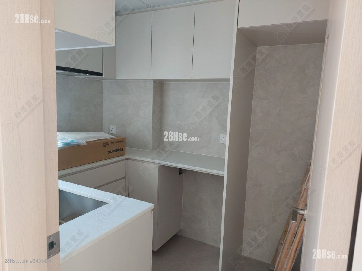 Aberdeen Centre Rental 3 Bedrooms , 2 Bathrooms 664 ft² ( 61.7 m² )