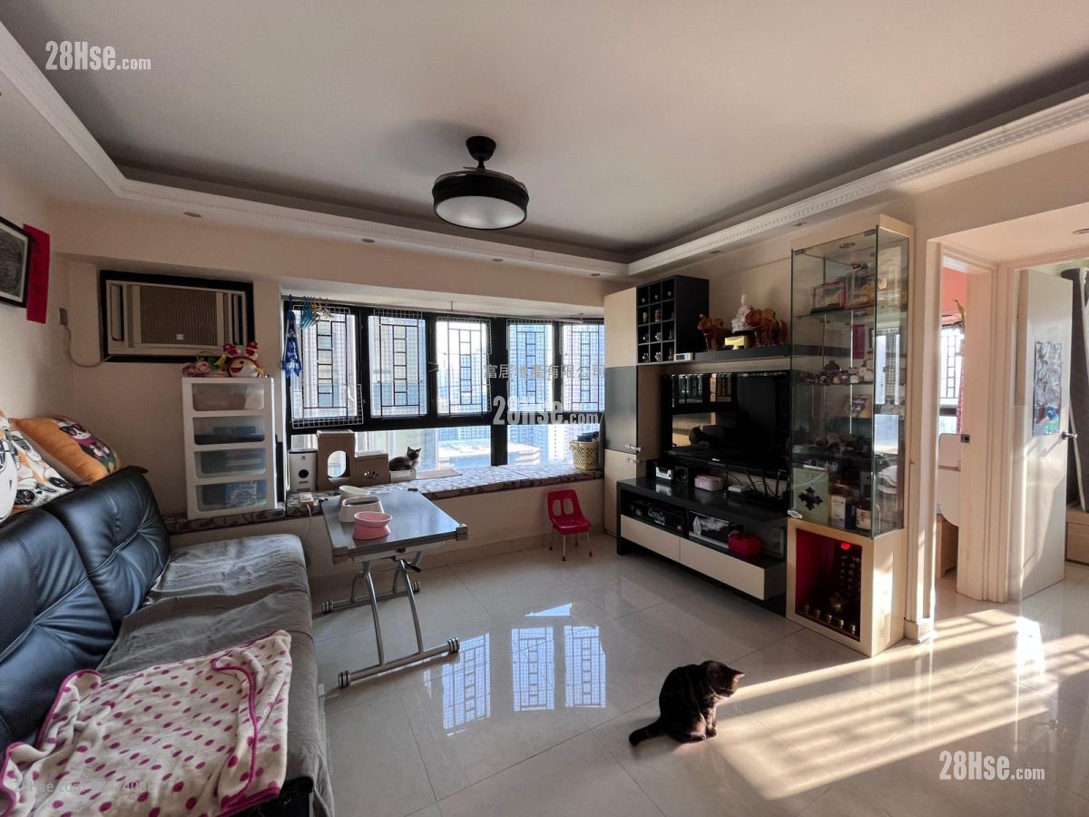 Charming Garden Sell 2 Bedrooms , 1 Bathroom 417 ft² ( 38.7 m² )