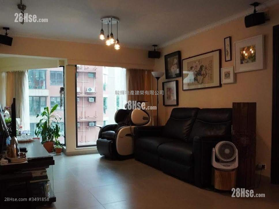 Regal Court Sell 4 Bedrooms , 2 Bathrooms 978 ft² ( 90.9 m² )