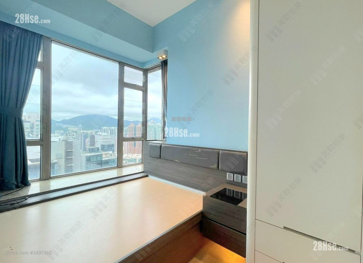 One Silversea Sell 3 Bedrooms , 1 Bathroom 665 ft² ( 61.8 m² )