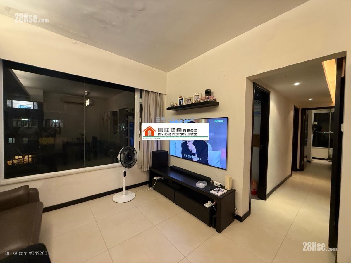 Tak Wai Mansion Sell 3 Bedrooms , 2 Bathrooms 727 ft² ( 67.5 m² )