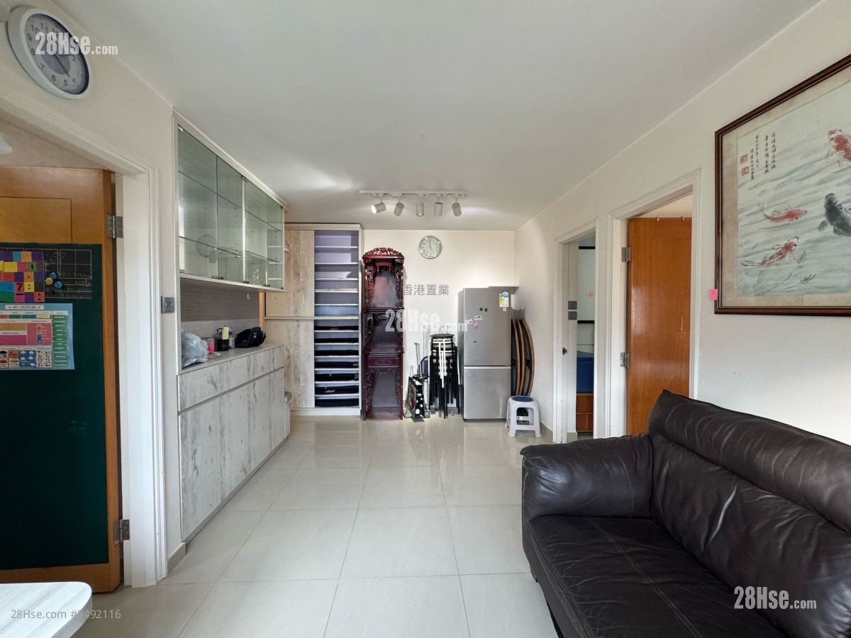 Yee Kok Court Sell 2 Bedrooms 530 ft² ( 49.2 m² )