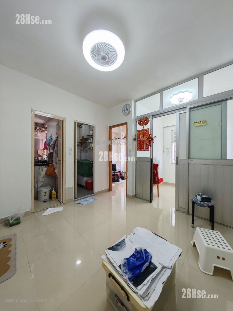 Hip Wo House Sell 2 Bedrooms , 1 Bathroom 290 ft² ( 26.9 m² )