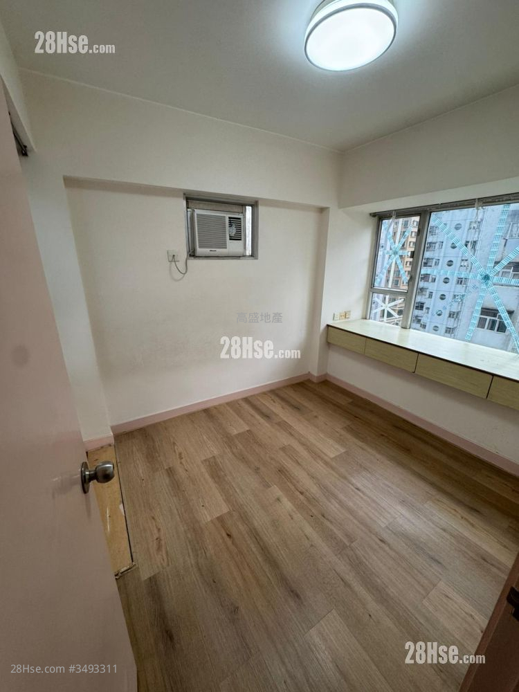 Po On Court Sell 2 Bedrooms , 1 Bathroom 465 ft² ( 43.2 m² )