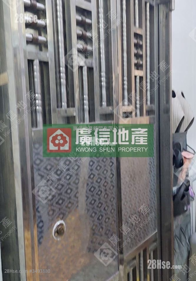 Nam Cheong Building Sell 5+ Bedrooms , 5+ Bathrooms 522 ft² ( 48.5 m² )