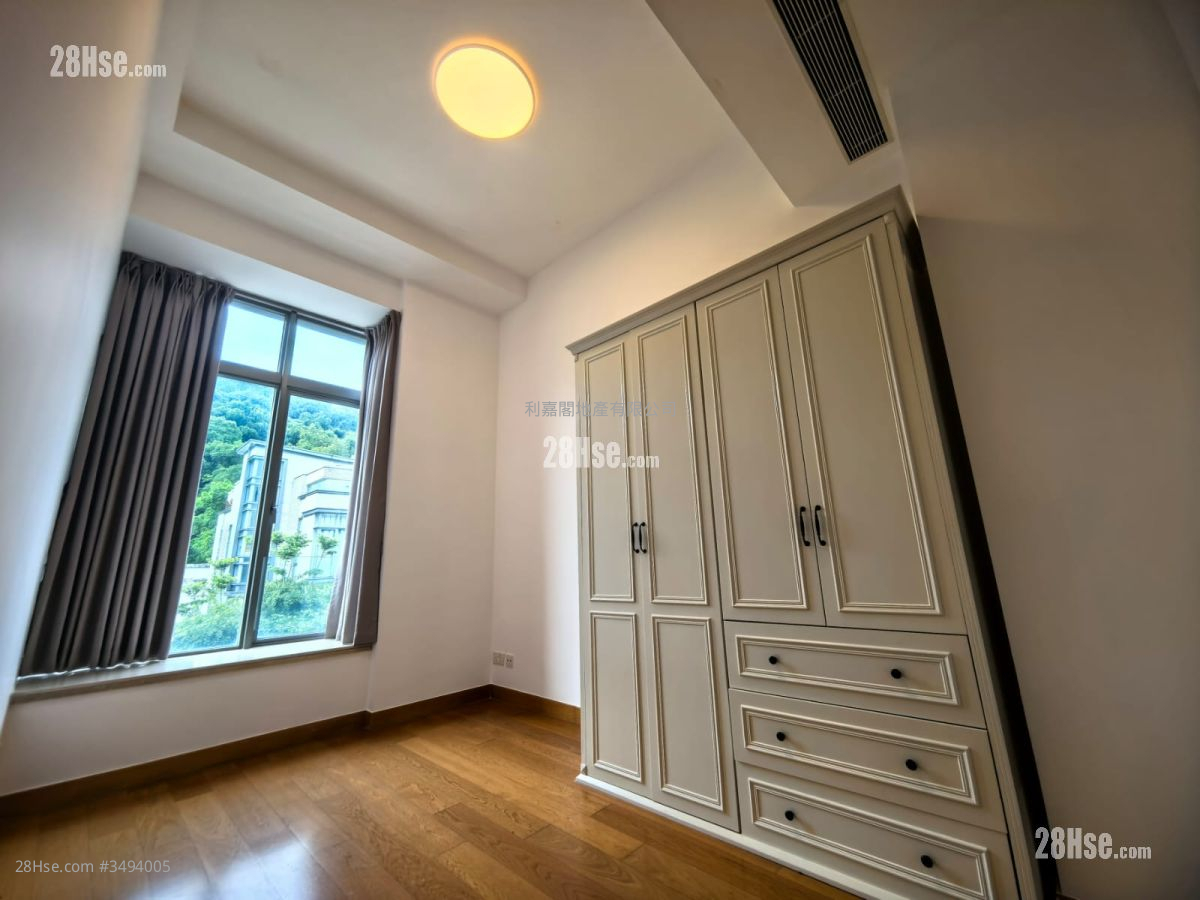 The Green Rental 4 Bedrooms , 4 Bathrooms 1,936 ft² ( 179.9 m² )