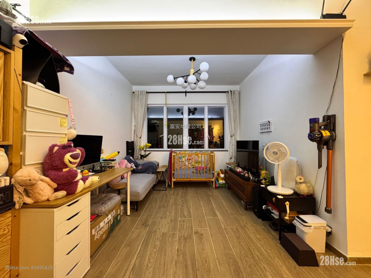 Hipway Towers Sell 2 Bedrooms , 1 Bathroom 584 ft² ( 54.3 m² )