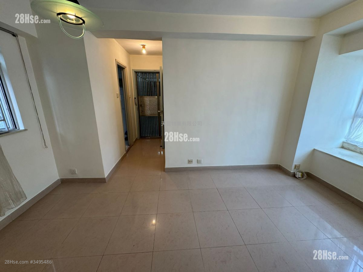 Sunshine Plaza Sell 3 Bedrooms , 2 Bathrooms 463 ft² ( 43.0 m² )