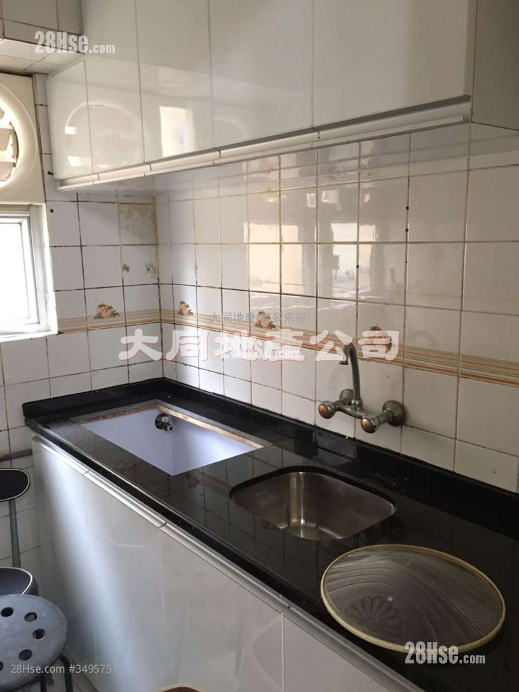 Hoi Hong Building Sell 3 Bedrooms 428 ft² ( 39.8 m² )