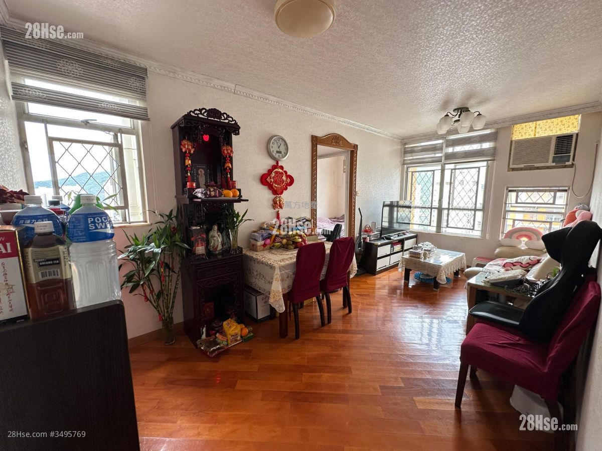 Yu Chui Court Sell 3 Bedrooms , 2 Bathrooms 650 ft² ( 60.4 m² )