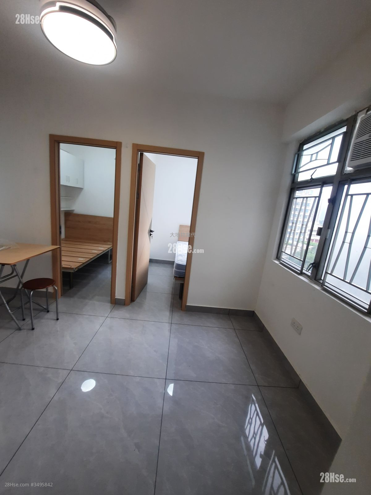 Yuk Lung Mansion Rental 2 Bedrooms , 1 Bathroom 300 ft² ( 27.9 m² )