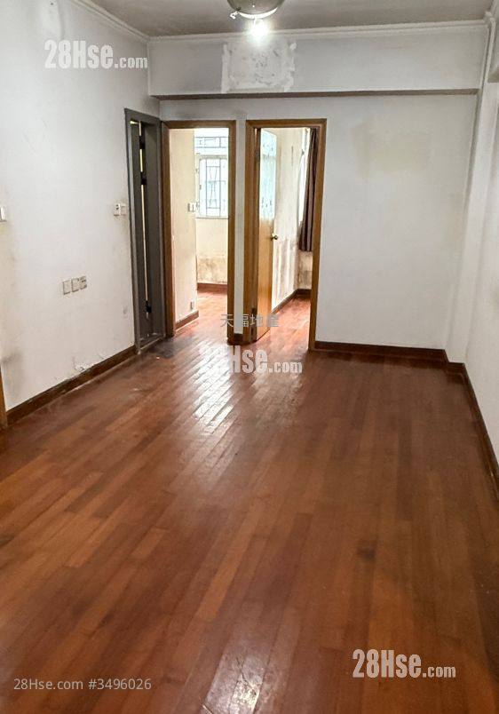 Kwong Tak Building (Mansion) Sell 3 Bedrooms , 1 Bathroom 464 ft² ( 43.1 m² )