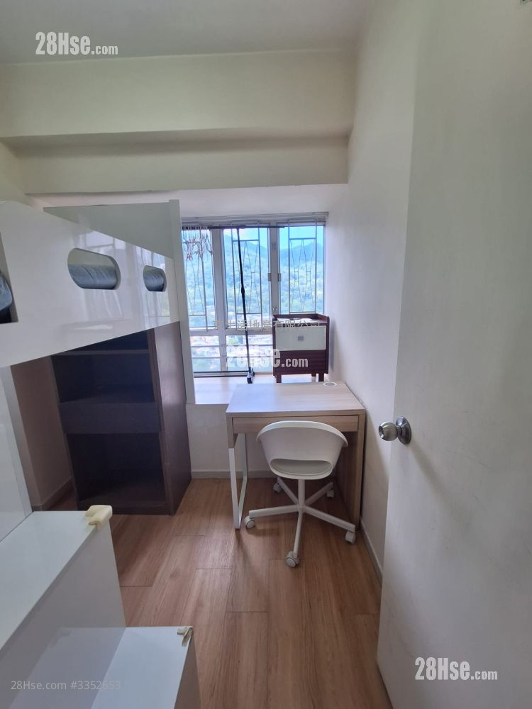 Golden Lion Garden Rental 2 Bedrooms , 1 Bathroom 260 ft² ( 24.2 m² )