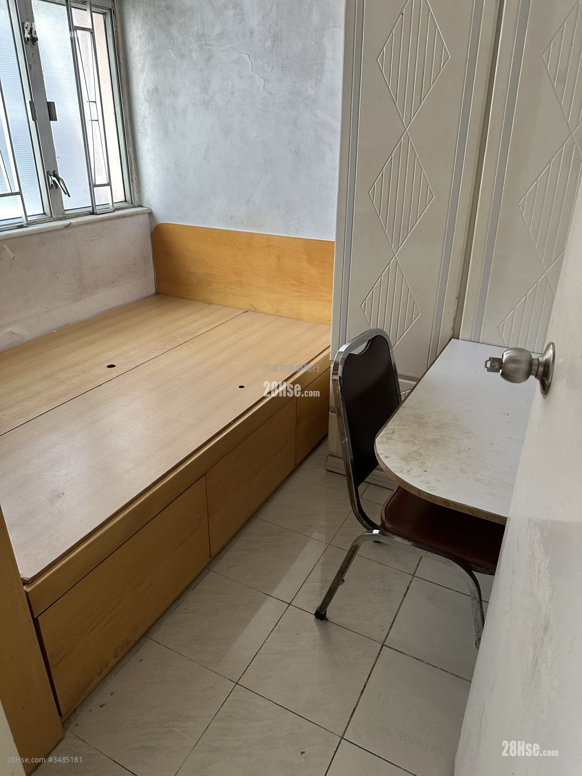 Koon Wah Building Sell 2 Bedrooms , 1 Bathroom 328 ft² ( 30.5 m² )
