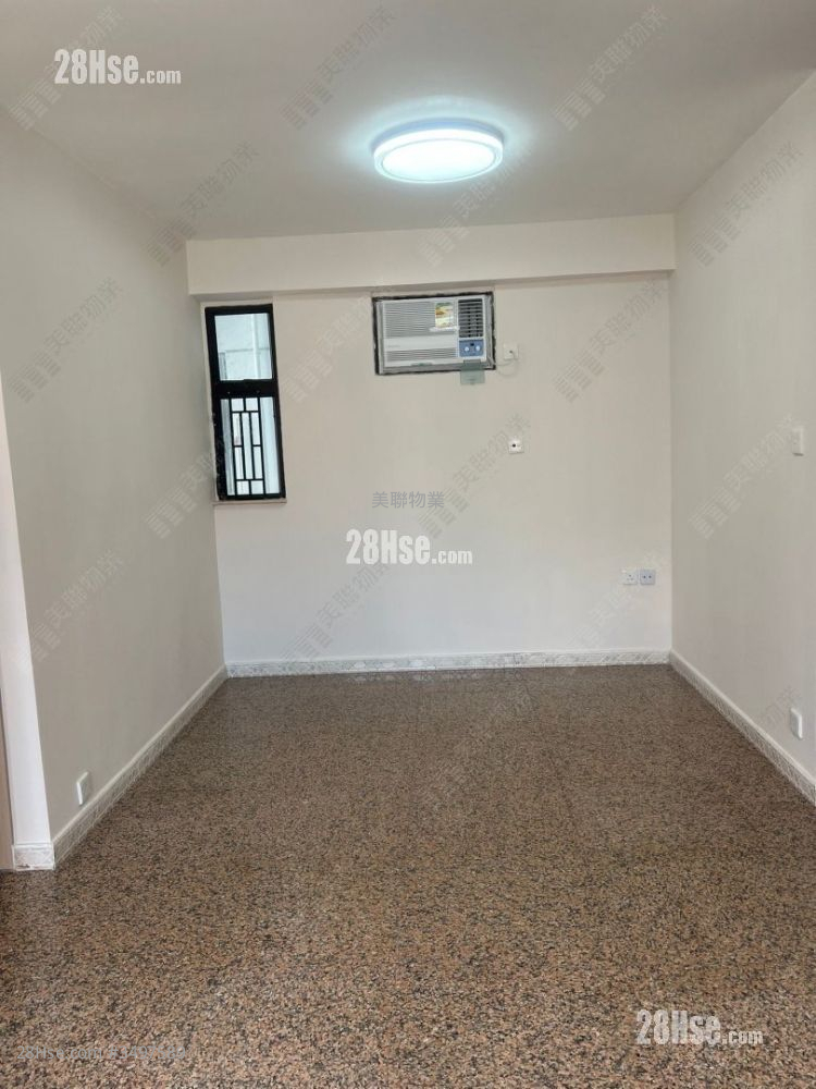 Eldo Court Rental 3 Bedrooms , 1 Bathroom 566 ft² ( 52.6 m² )