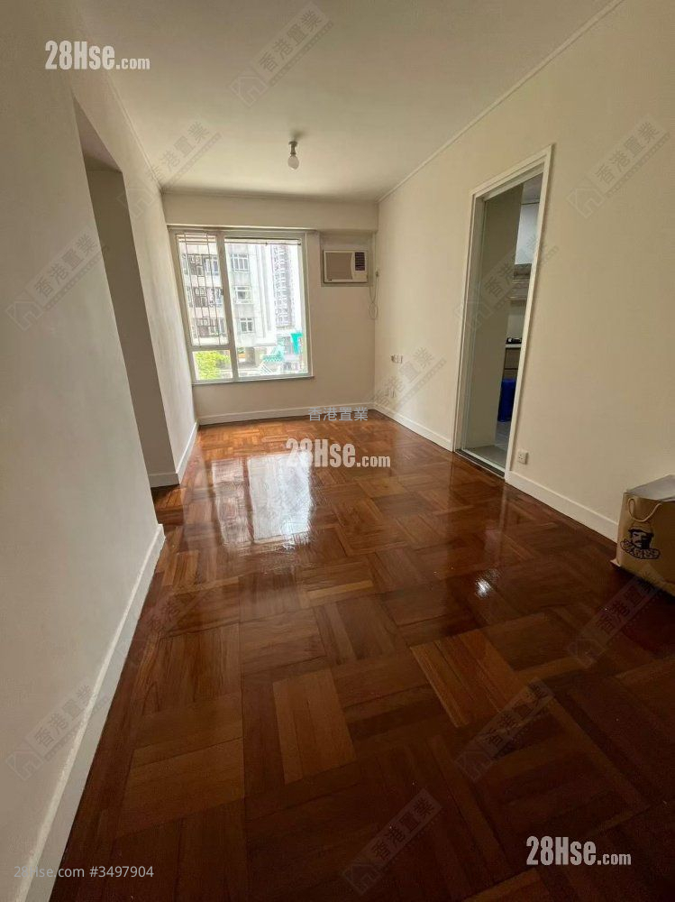 Aberdeen Centre Sell 2 Bedrooms , 1 Bathroom 448 ft² ( 41.6 m² )