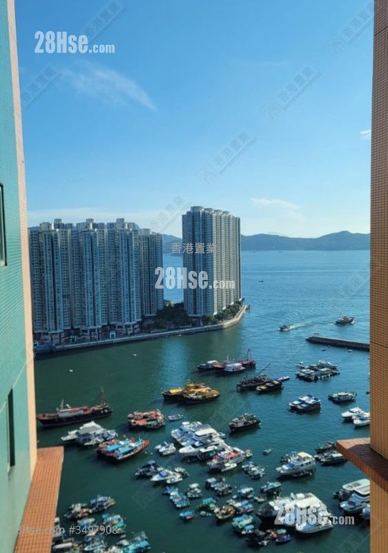 Waterfront South Sell 3 Bedrooms , 2 Bathrooms 596 ft² ( 55.4 m² )