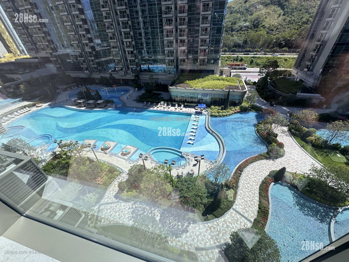 Grand Mayfair  Rental 464 ft² ( 43.1 m² )