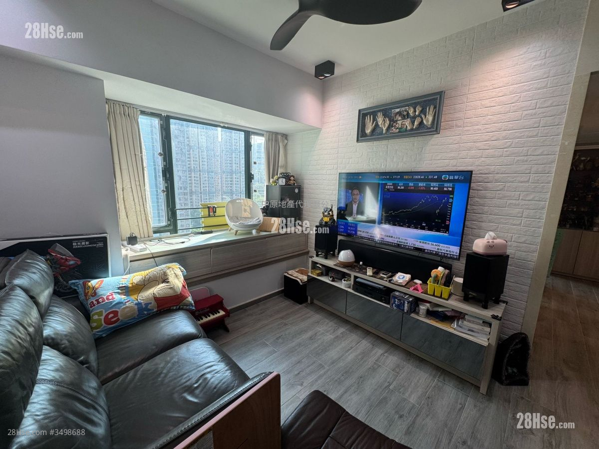 Dawning Views Sell 3 Bedrooms 574 ft² ( 53.3 m² )