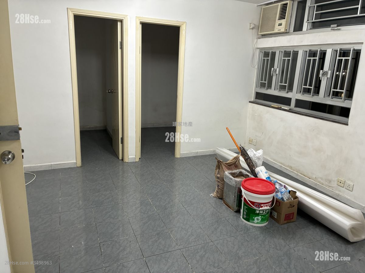 Choi Po Court Rental 2 Bedrooms , 1 Bathroom 351 ft² ( 32.6 m² )