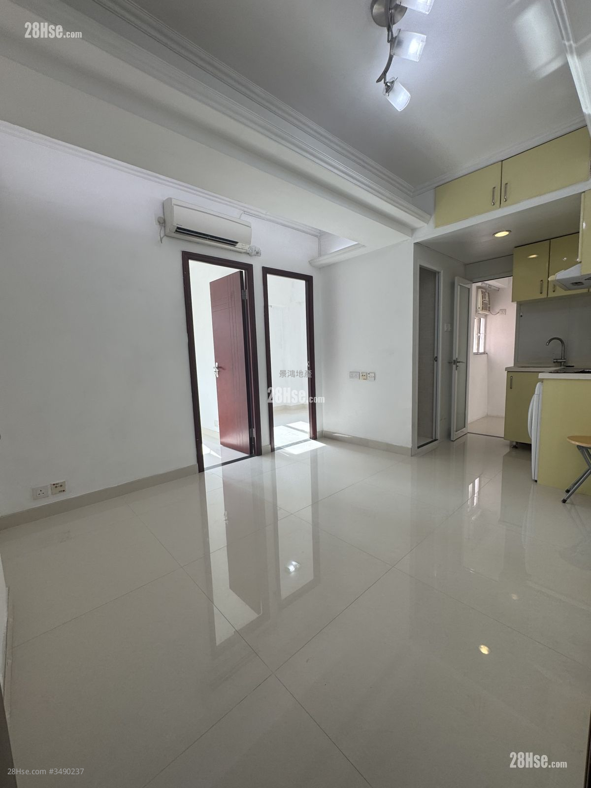 Cosmopolitan Estate Rental 3 Bedrooms , 1 Bathroom 325 ft² ( 30.2 m² )