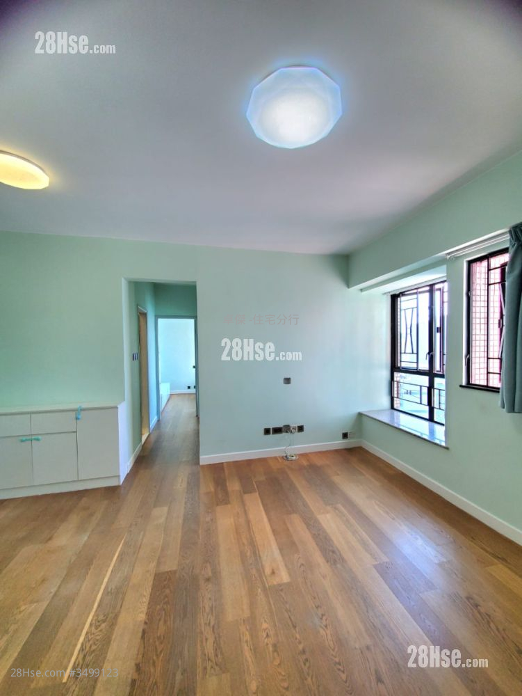 Greenknoll Court Sell 2 Bedrooms , 1 Bathroom 465 ft² ( 43.2 m² )