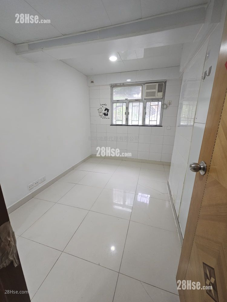 Kwai King Building Rental Studio , 1 Bathroom 120 ft² ( 11.1 m² )