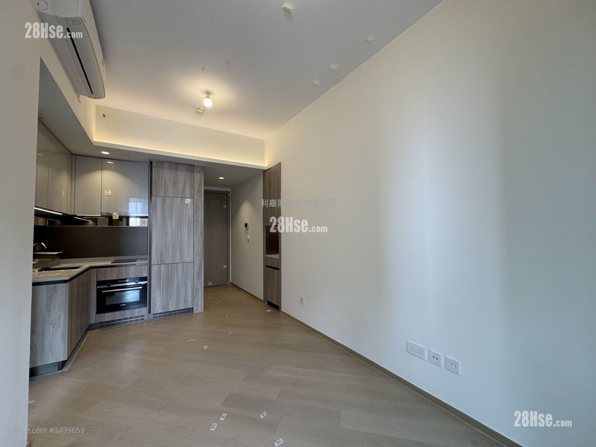 Villa Garda I Sell 2 Bedrooms , 1 Bathroom 448 ft² ( 41.6 m² )