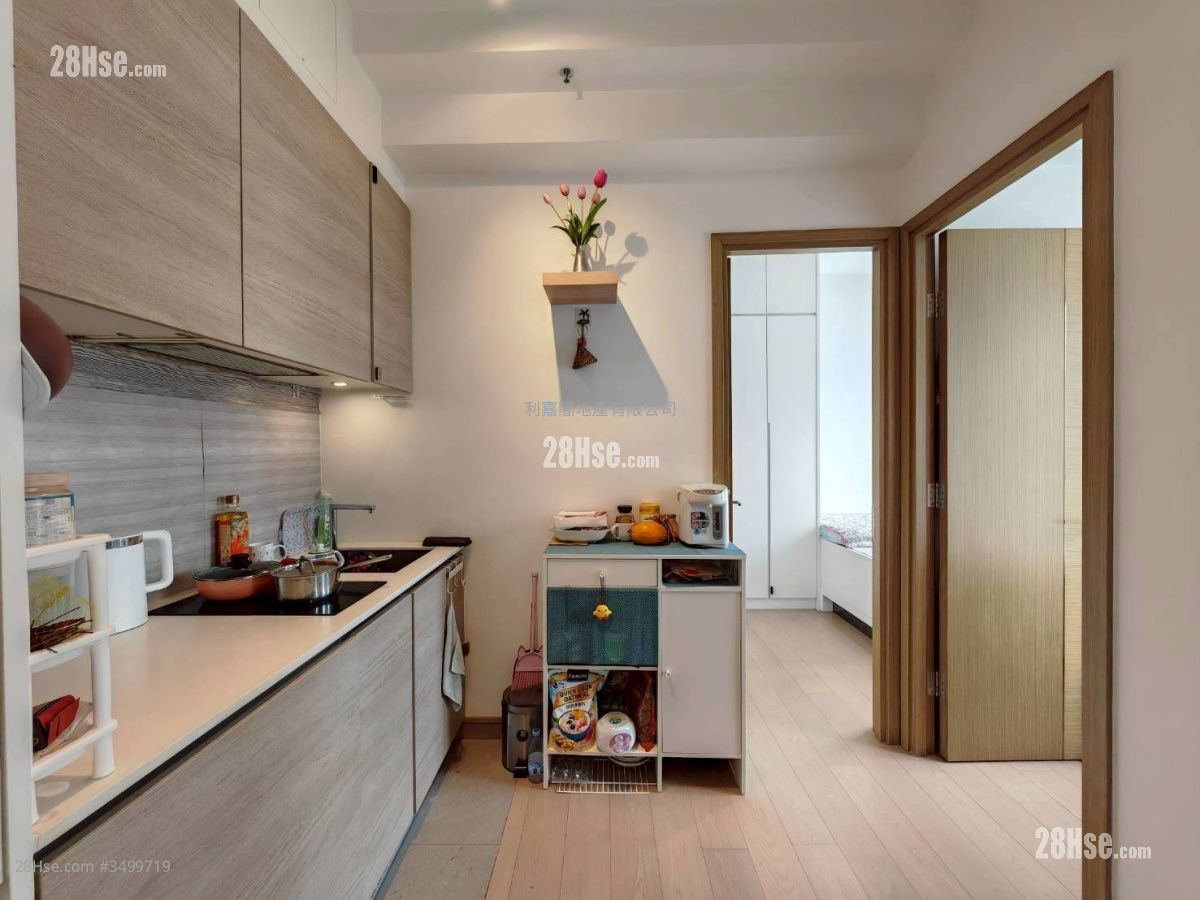 The Reach Sell 2 Bedrooms 357 ft² ( 33.2 m² )