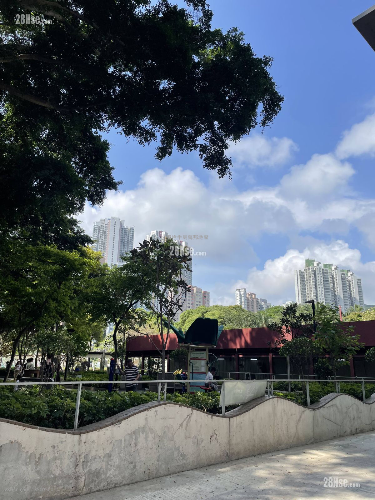 Hung Fook Court Sell 2 Bedrooms , 1 Bathroom 300 ft² ( 27.9 m² )