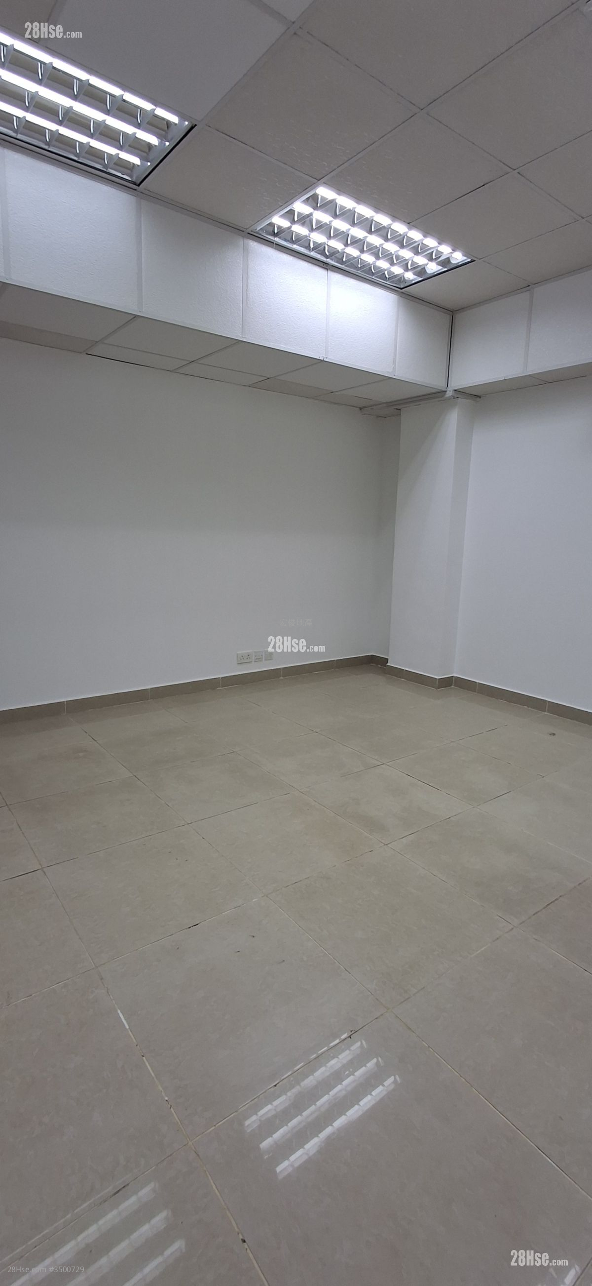 Van Fat Factory Building Rental 220 ft² ( 20.4 m² )