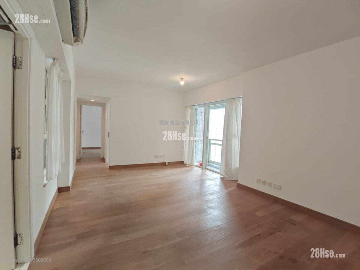 Centre Stage Rental 3 Bedrooms , 2 Bathrooms 773 ft² ( 71.8 m² )