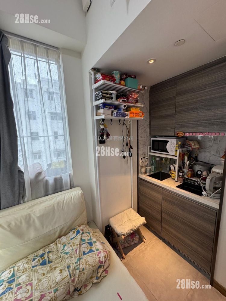 Ava61 Sell Studio , 1 Bathroom 164 ft² ( 15.2 m² )