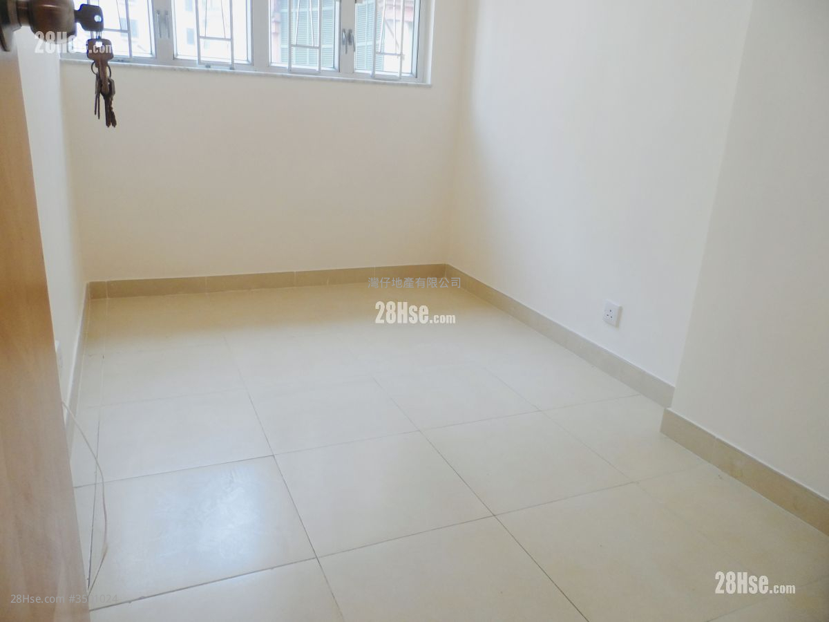 Man Hee Mansion Sell 2 Bedrooms , 1 Bathroom 389 ft² ( 36.1 m² )