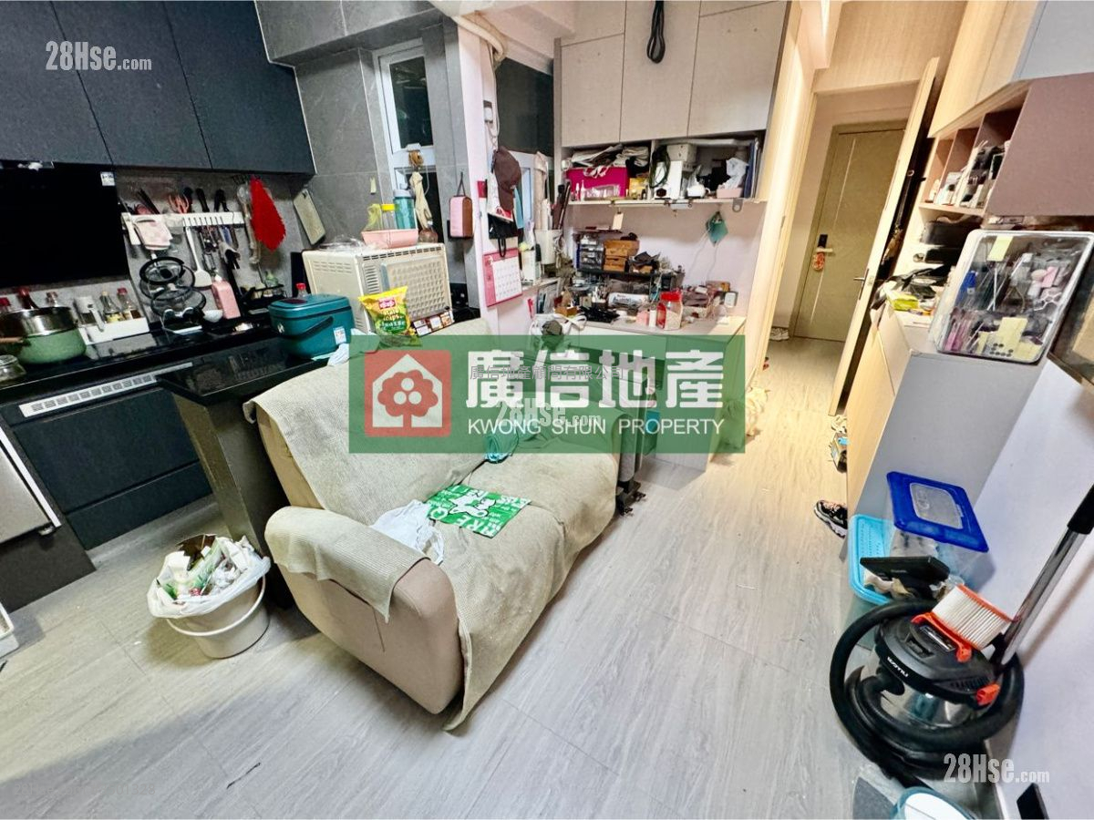 Kwong Fung Building Sell 2 Bedrooms , 1 Bathroom 389 ft² ( 36.1 m² )