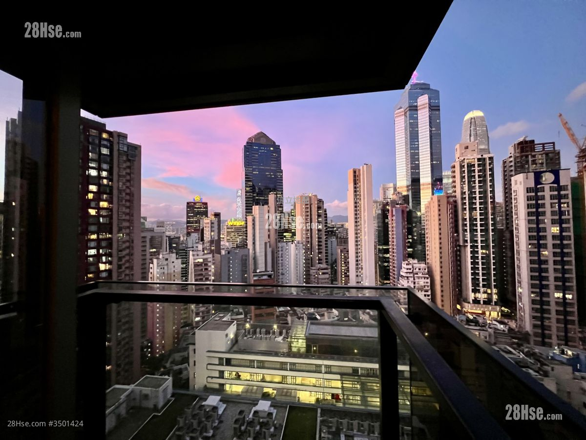 Centrepoint Sell 2 Bedrooms , 1 Bathroom 488 ft² ( 45.3 m² )
