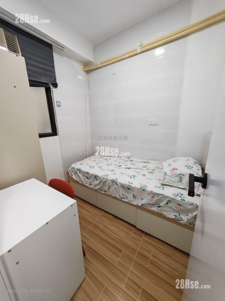 Cosmopolitan Centre Rental 120 ft² ( 11.1 m² )