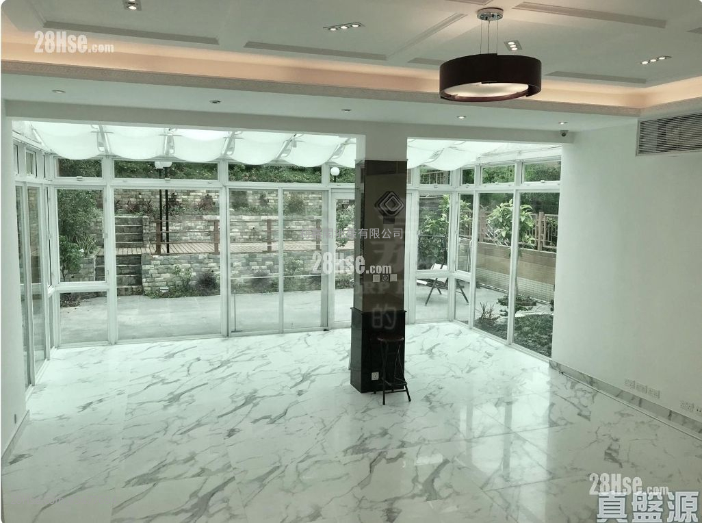 Miami Crescent Rental 5+ Bedrooms , 4 Bathrooms 2,236 ft² ( 207.7 m² )