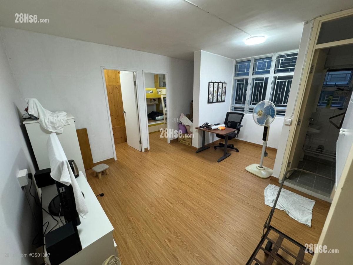 Nam Chong Estate Sell 2 Bedrooms , 1 Bathroom 428 ft² ( 39.8 m² )
