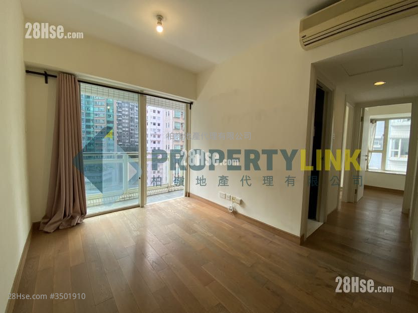 Centre Stage Sell 2 Bedrooms , 1 Bathroom 443 ft² ( 41.2 m² )