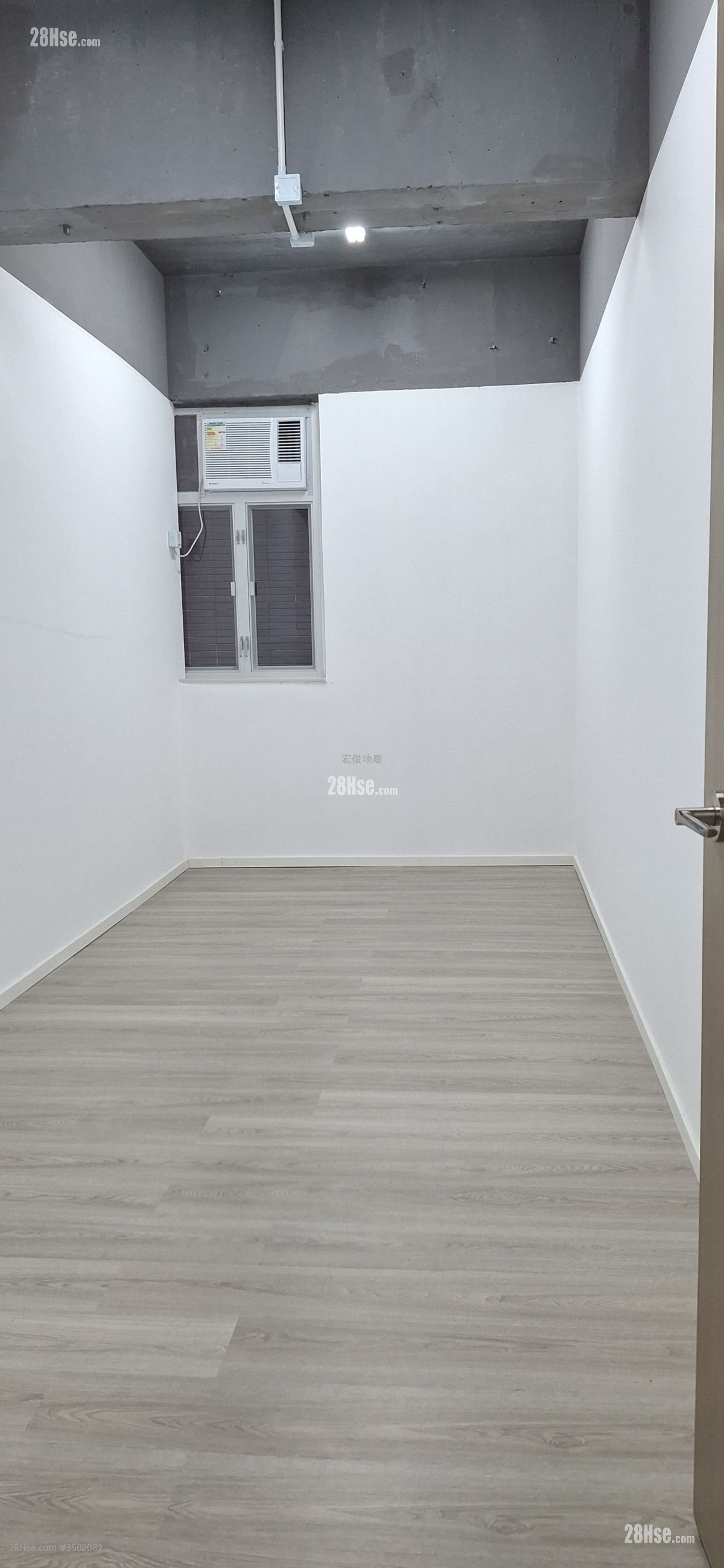 Chiu Tat Factory Building Rental 130 ft² ( 12.1 m² )