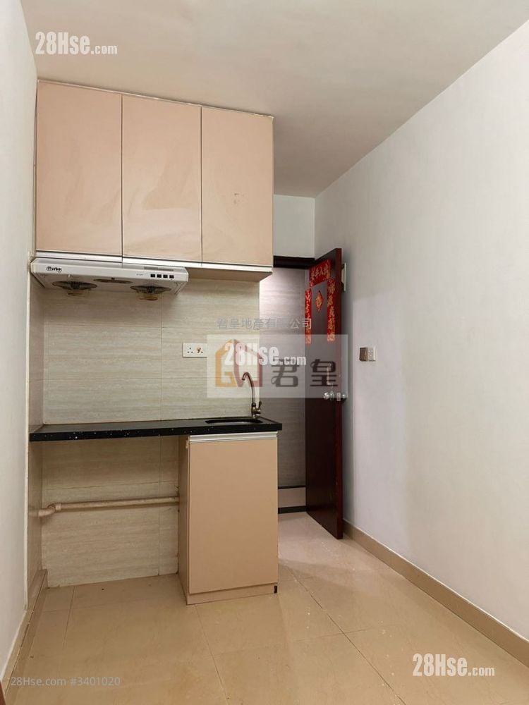 Cosmopolitan Centre Rental Studio , 1 Bathroom 130 ft² ( 12.1 m² )