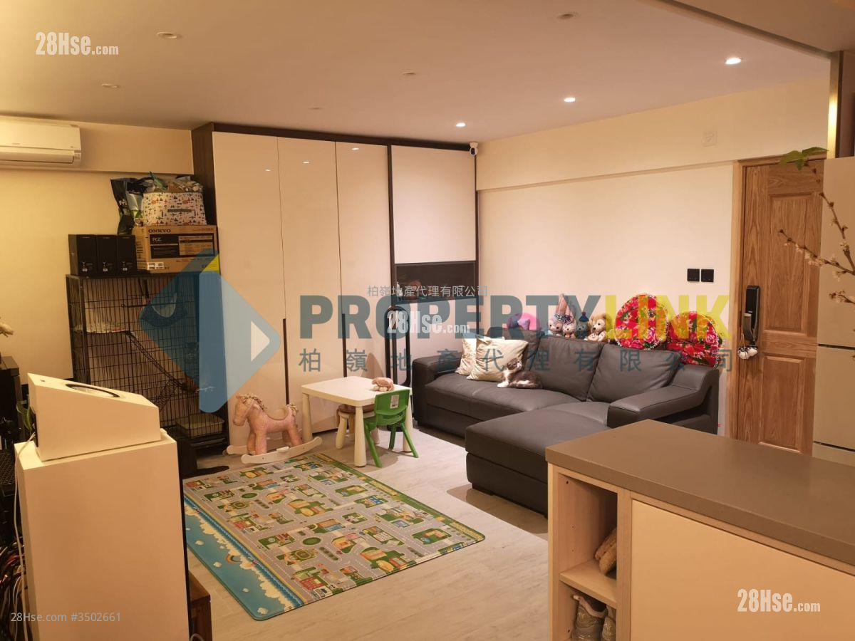 Corona Tower Sell 3 Bedrooms , 2 Bathrooms 700 ft² ( 65.0 m² )